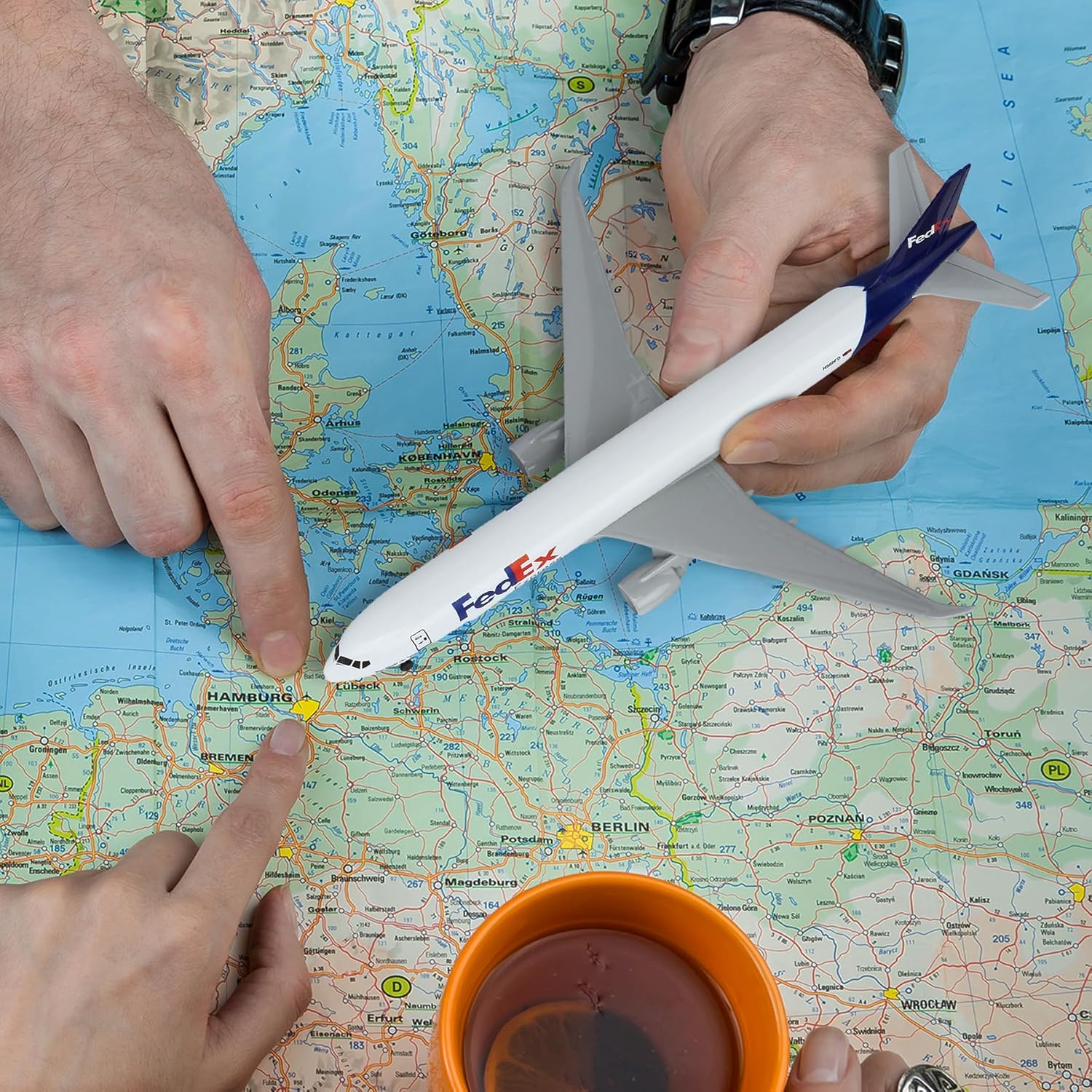 Model Pesawat Terbang Fedex B7 - Model Kit Planes ulasan dan harga
